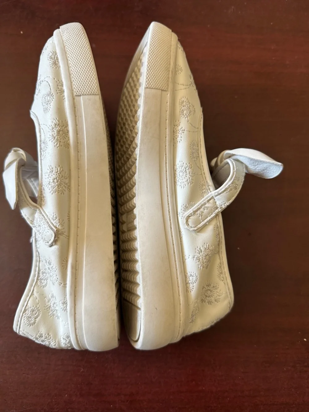 ##109, Young Girl Size 13, Self Esteem Cream Bow Mary Jane Shoes